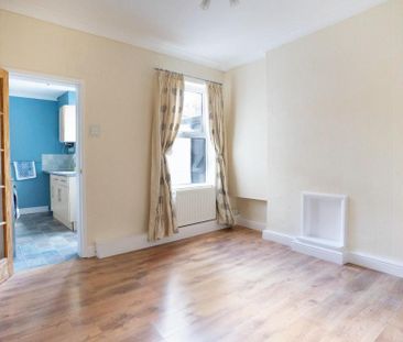 2 bedroom end of terrace house to rent - Photo 3
