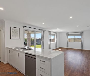 Beautiful three bedroom home in quite location ready to go - Just n... - Photo 6