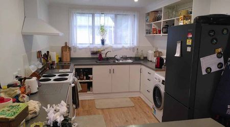 Modernised home with sun, space and views - Photo 3