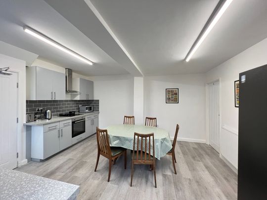 Room in a Shared House, Charter Avenue, CV4 - Photo 1