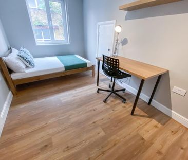 8 bedroom flat to rent - Photo 2