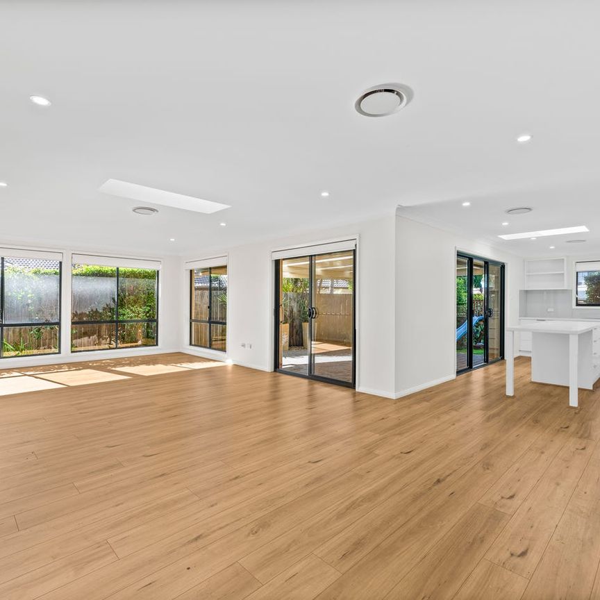 Renovated 5-Bedroom Dual-Living Home in Sought-After Estate - Photo 1