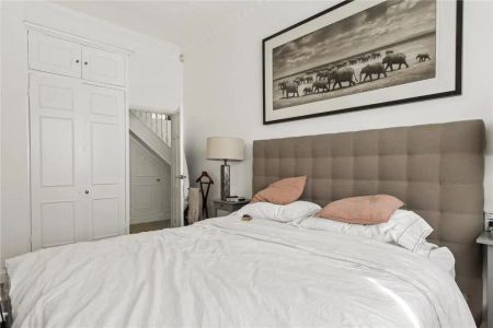 3 bedroom house in London - Photo 5