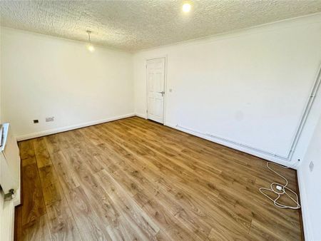 3 bedroom end of terrace house to rent - Photo 5