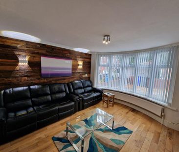 4 bedroom semi-detached house to rent - Photo 1