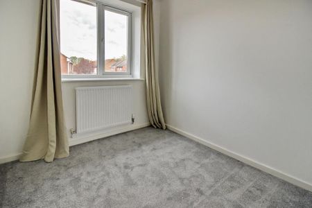 2 bedroom end of terrace house to rent - Photo 2