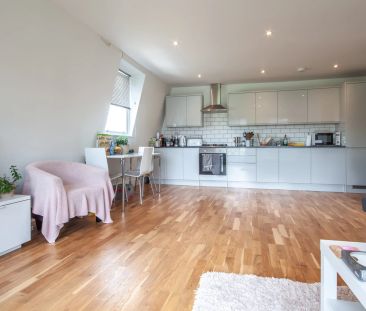 3 Bedroom Flat - Photo 3