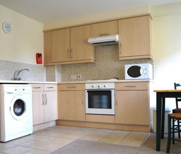 1 bed Apartment - To Let - Photo 5