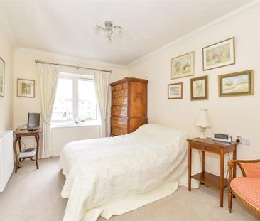 1 bedroom retirement property to rent - Photo 6