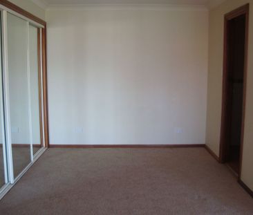 Great Value Property with Garage! - Photo 2