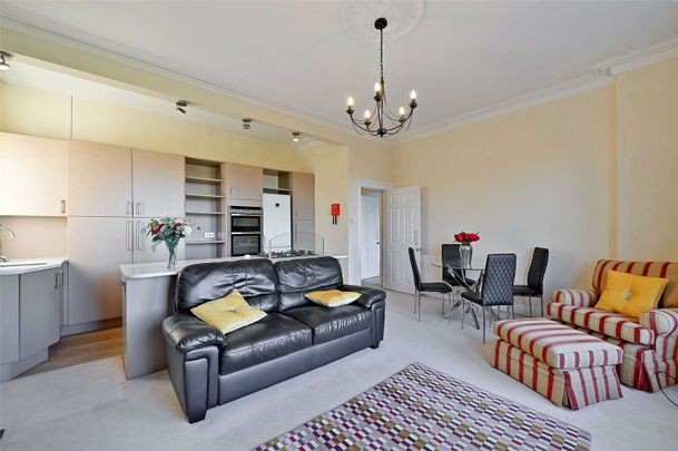 Located in the prestigious BS8 area, this exceptional property combines convenience, style, and access to one of Clifton's most vibrant neighbourhoods. - Photo 1