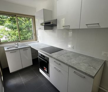 Location Appartement 2 pièces 45m² ST MAUR DES FOSSES 94100 - Photo 2