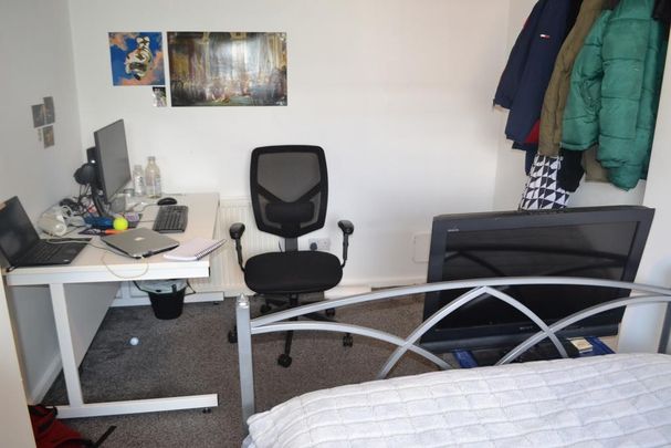 4 bedroom terraced house to rent - Photo 1