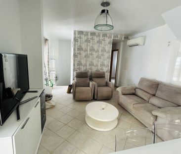 Casa o chalet de alquiler en Plaza Constitución, 1, Almuñecar Centro - Photo 1