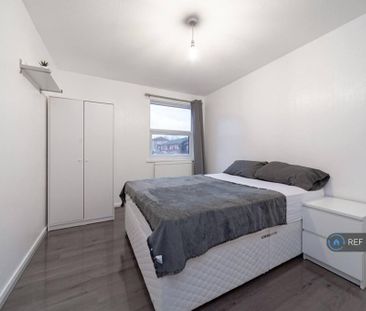 1 bedroom in a flat share to rent - Photo 2