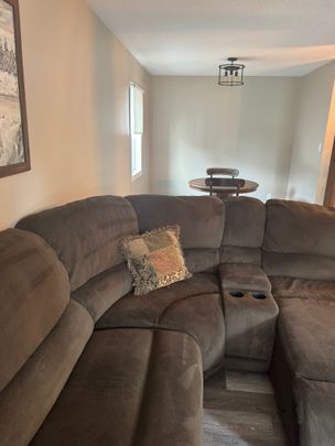3 Bedroom House with Heated Garage - Photo 1