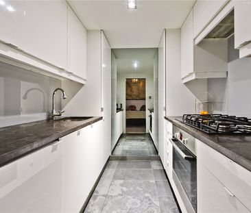 Nevern Square, Earls Court, SW5, London - Photo 1