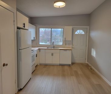 Renovated 4 Bedroom Duplex near Knox Mountain - Photo 3