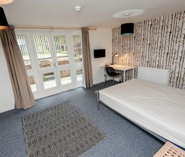 6 bedroom townhouse to rent - Photo 3