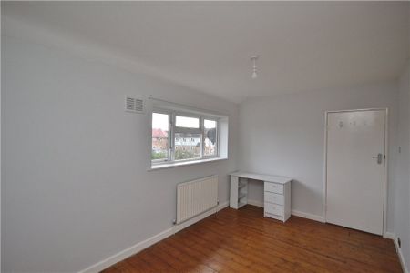 Larch Avenue, Guildford, Surrey, GU1 1JY - Photo 4