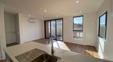 Stokes Valley Townhouse - Photo 3