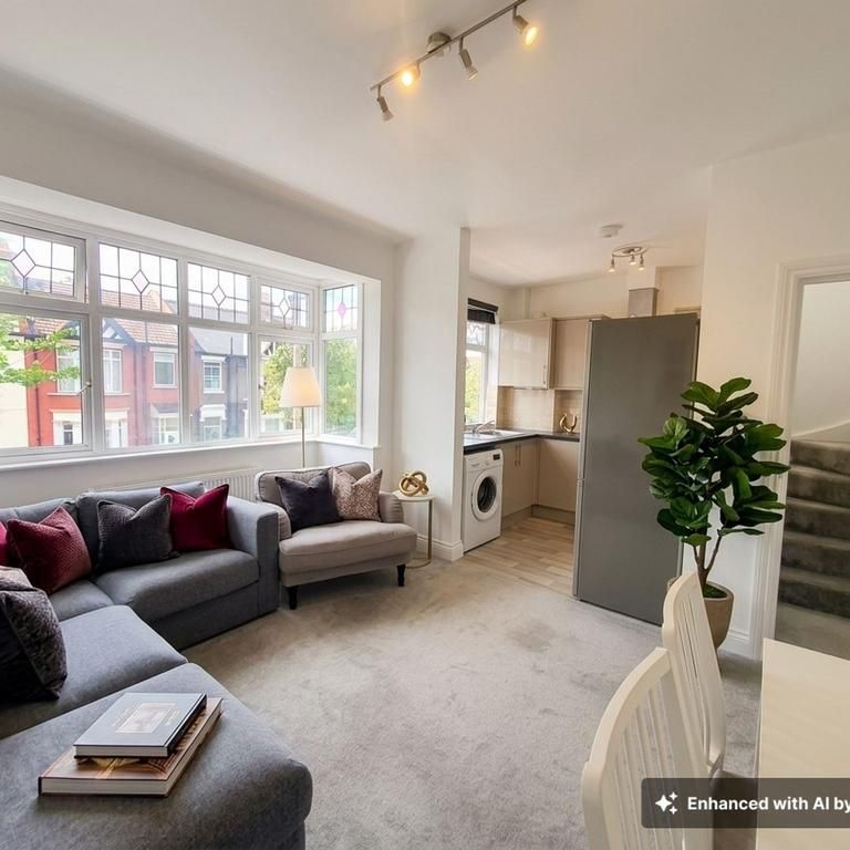 3 bedroom flat to rent - Photo 1