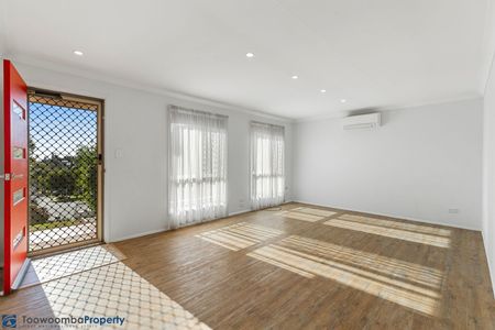 WELL PRESESNTED FAMILY HOME AWAITS! - Photo 2