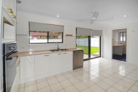 26 Lowanna Drive, Ashmore QLD 4214 - House For Rent | Domain - Photo 2