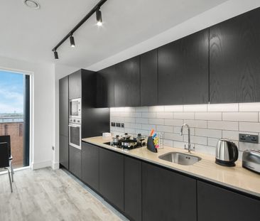 2 Bed Flat, Icon Tower, W3 - Photo 3