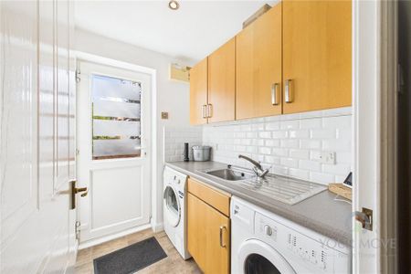 4 bedroom detached house to rent - Photo 2