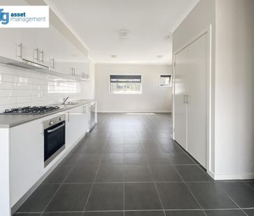 Stylish 2-Bedroom Townhouse in Wollert - Modern Living in a Prime L... - Photo 4