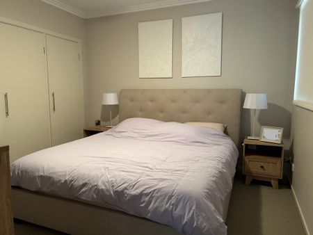Modern two bedroom duplex - Photo 3
