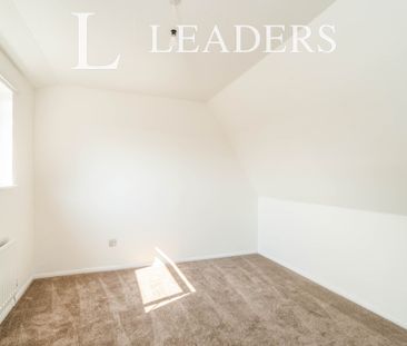 3 bedroom house to rent The Copse, PO19 - Photo 2