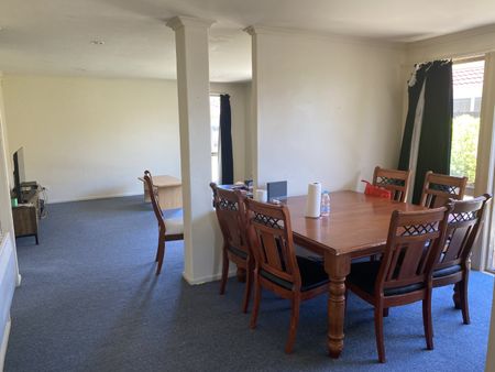 Welcome to 6 Grevillea Place, a tidy and comfortable home located in a quiet cul-de-sac in Hamilton. - Photo 3