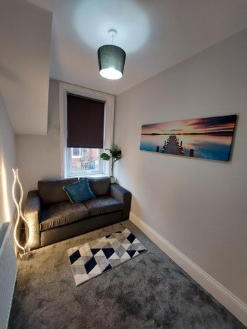 4 bedroom terraced house to rent - Photo 5