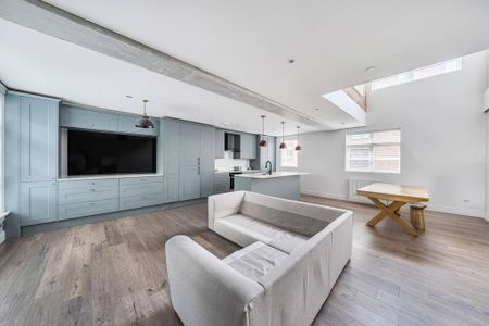 4 bedroom detached house to rent - Photo 4