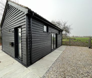 1 bedroom barn conversion to rent - Photo 2