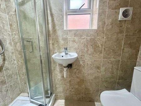 Elizabethan Way, Staines-upon-thames, TW19 - Photo 4