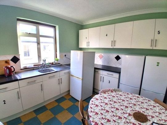 Ainsworth Street, Cambridge £2,500 pcm ⓘ The monthly or weekly payment required by the landlord. Read our glossary page , 5 bedrooms, maisonette, to let * Tenant info - Photo 1