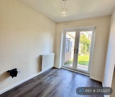 3 bedroom semi-detached house to rent - Photo 1