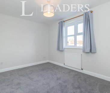 2 bedroom house to rent St. Andrews Gardens, Cobham, KT11 - Photo 1