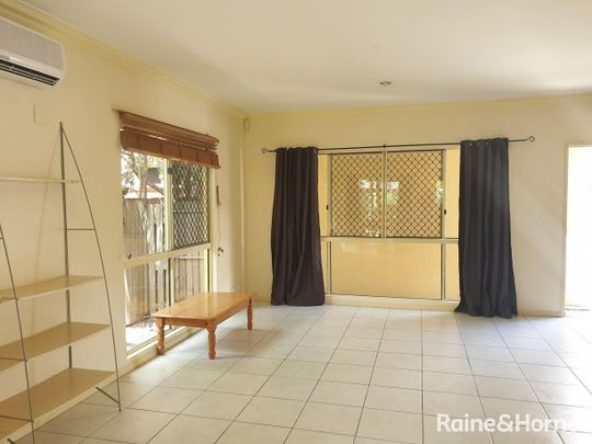 3 Bedroom Townhouse with air conditioning and pool in complex - Photo 1