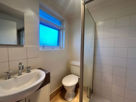 4 / 3 Kokaribb Rd, Carnegie - Photo 3