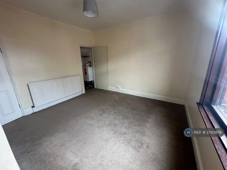 3 bedroom end of terrace house to rent - Photo 5