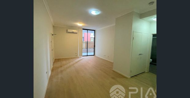 Great Location, Ideal Residency, Ultra Modern Apartment with timber flooring walking to Northwest Metro. - Photo 1