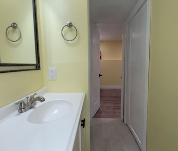 For Lease - 7 HARBOUR Crescent Unit# Unit 2, Wasaga Beach, Ontario - Photo 4