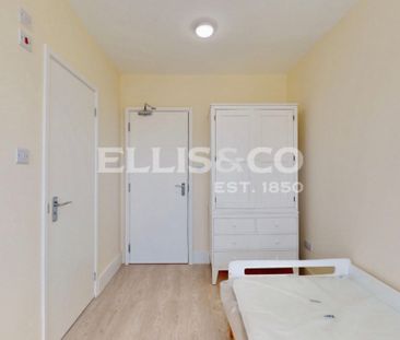 The Broadway, UB6, Greenford - Photo 2