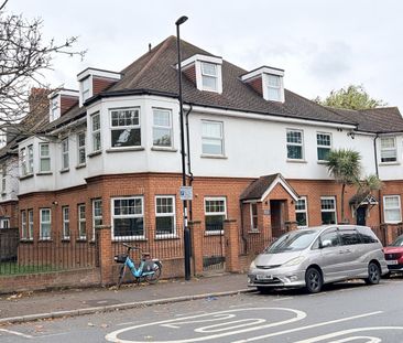 1 Bed Flat, St. Mildreds Road, SE12 - Photo 3