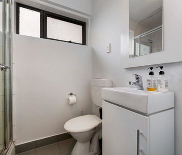 TOP-FLOOR TREAT WITH LIGHT AND STYLE! - Photo 5