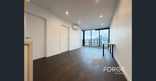 2 Bedroom+1 Bathroom, Opposite to Melbourne Uni, With Carpark - Photo 1